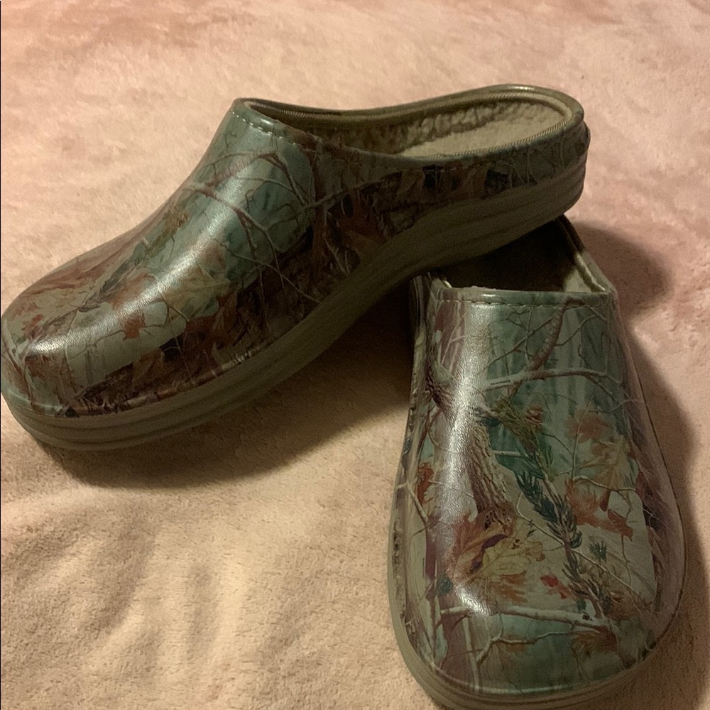 New Camouflage Slip-On Clogs size 10 men’s